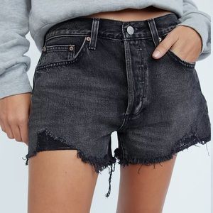 Aritzia - The Denim Forum- The Ex Boyfriend Short Sz 28 Like New Condition
